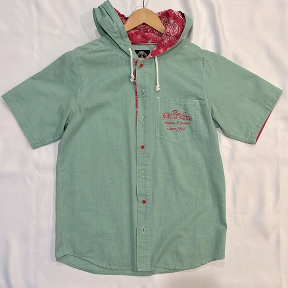 Flip the Script Other - Vintage retro button up shirt